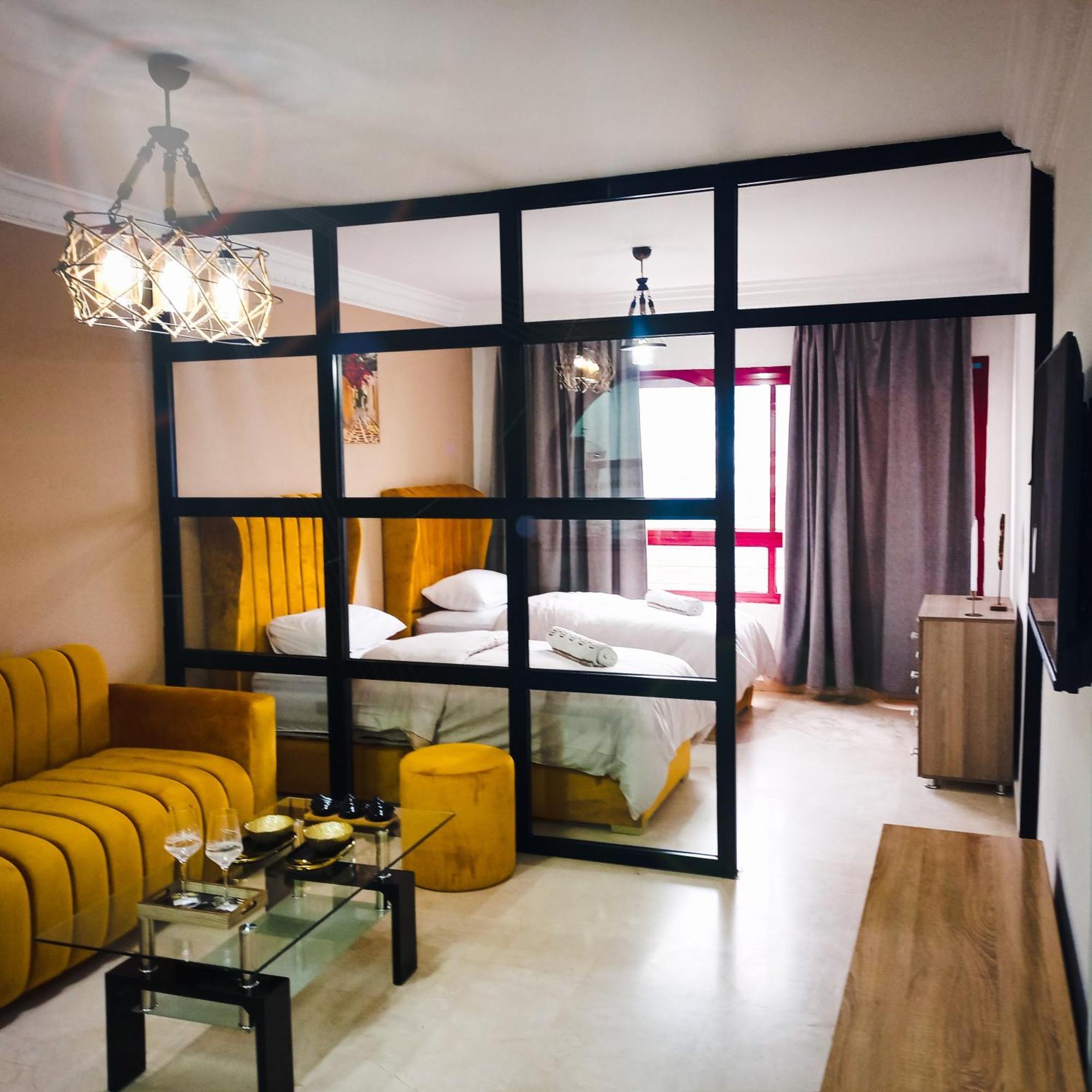 Appartement Moderne Au Plein Centre-ville En Face Hilton & La Gare De Train Tgv Avec Climatisation Tanger